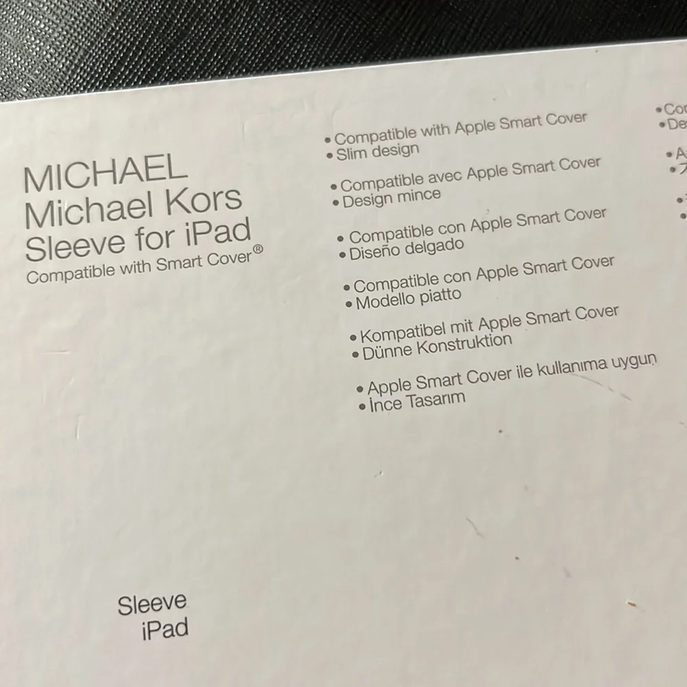 Michael Kors SLEEVE FOR IPAD (compatible w/Smart Cover) + FREE GIFT W/ PURCHASE!